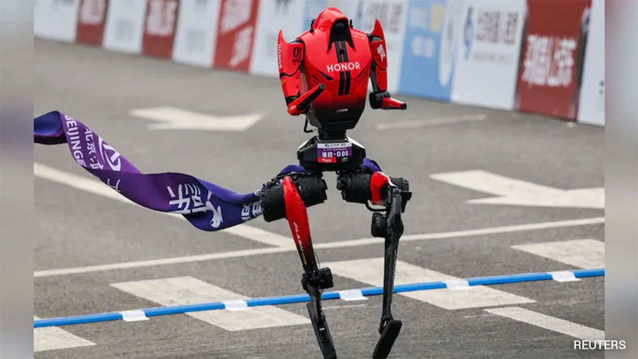 Chinese humanoid robot sets pace faster than Bolt's 100m record