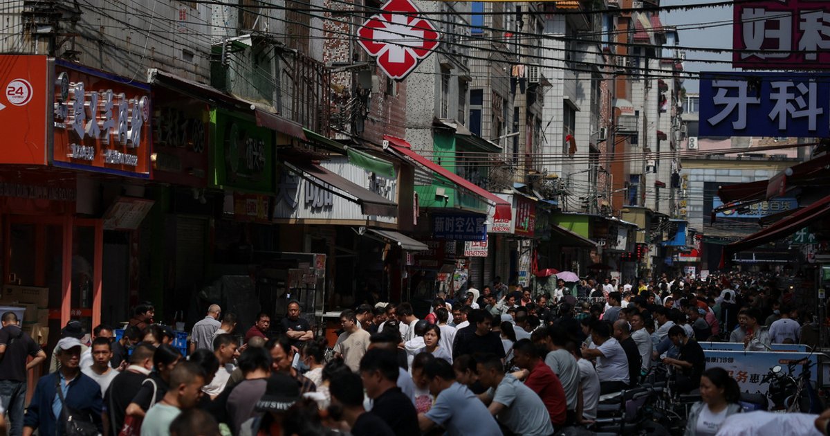 China's jobless maintain appearances with fake commutes