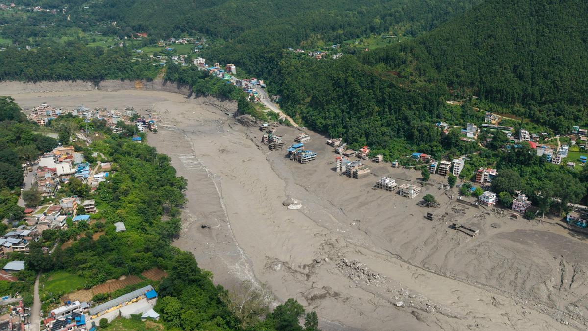 नेपाल में बाढ़: भारतीय नागरिकों के लिए दूतावास के हेल्पलाइन नंबर जारी