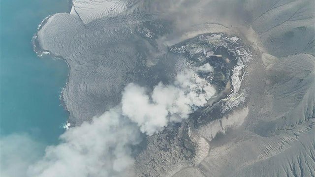 Indonesian volcano eruption strands 340,000 as airports remain closed