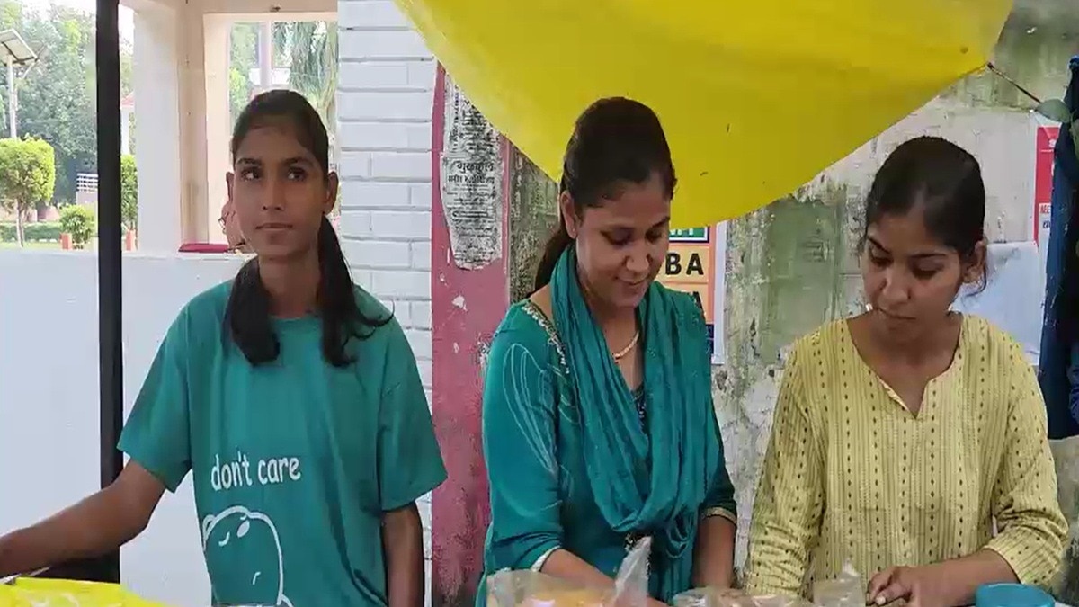 Three Sisters Balance Tea Stall with IAS Exam Preparation in Gorakhpur