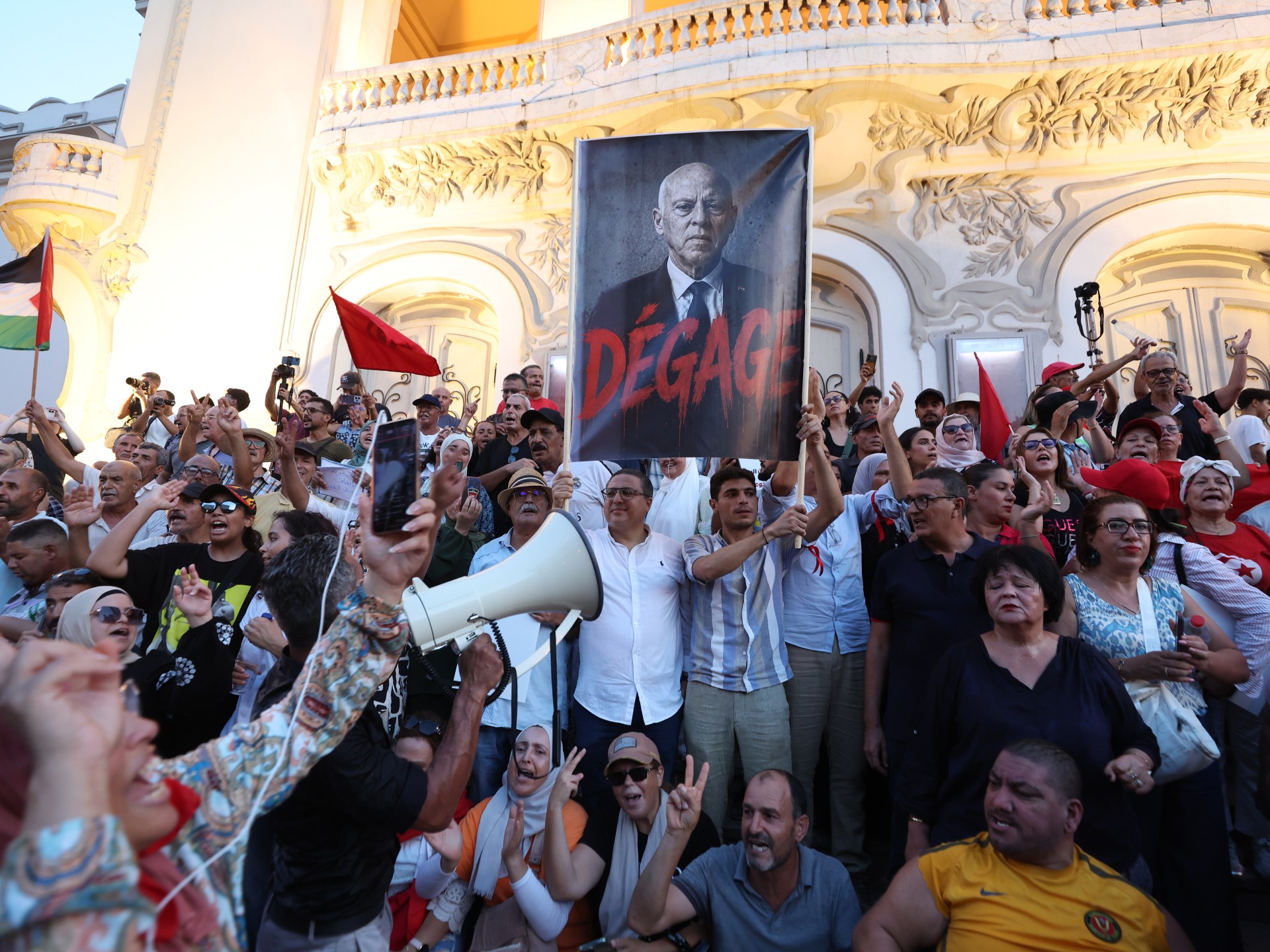 Tunisia's top court upholds convictions of opposition leaders amid judicial concerns