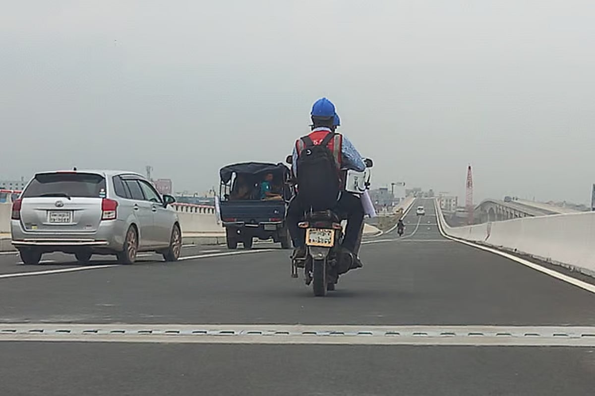 Two service bridges on Dhaka-Ashulia Expressway open to traffic