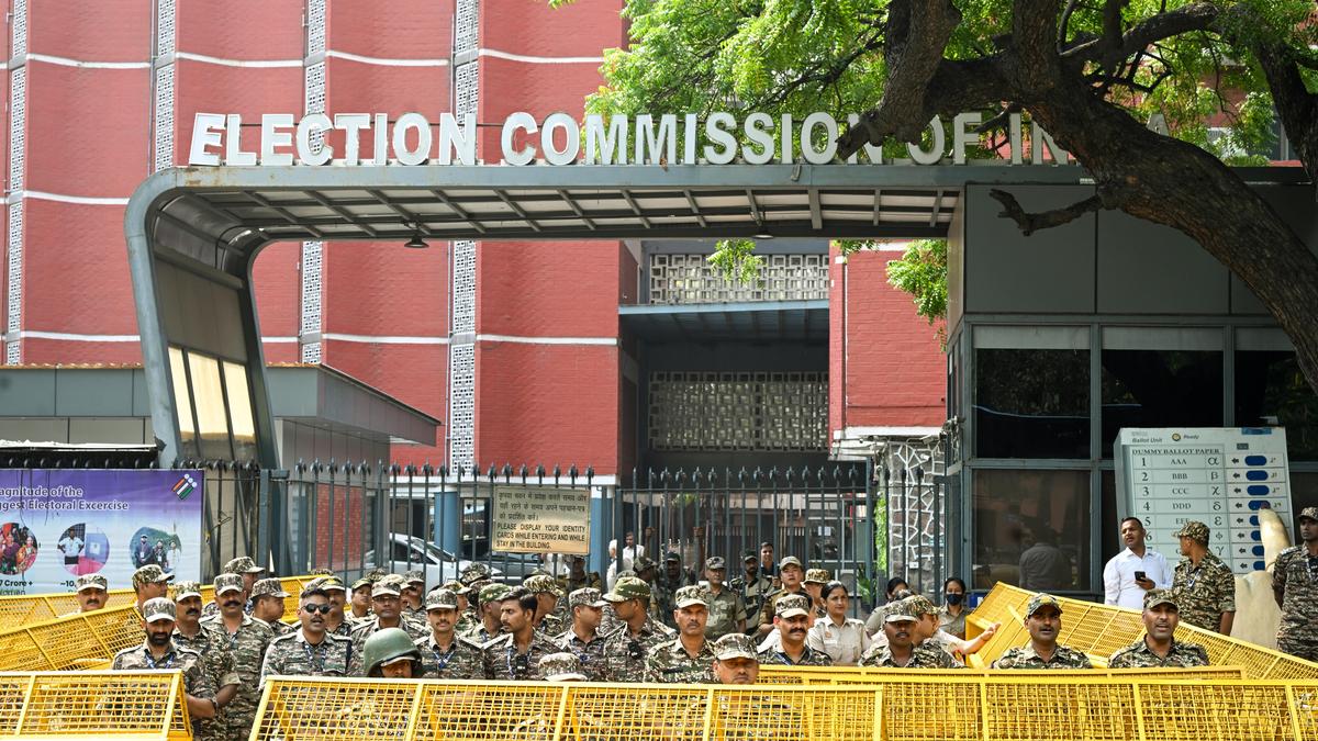 Congress leader Dipke released after court appearance; Delhi rally approved