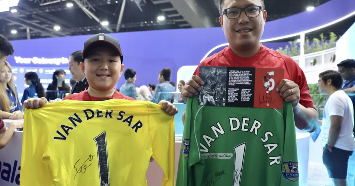 Devoted Manchester United fans travel across Asia to meet football icons
