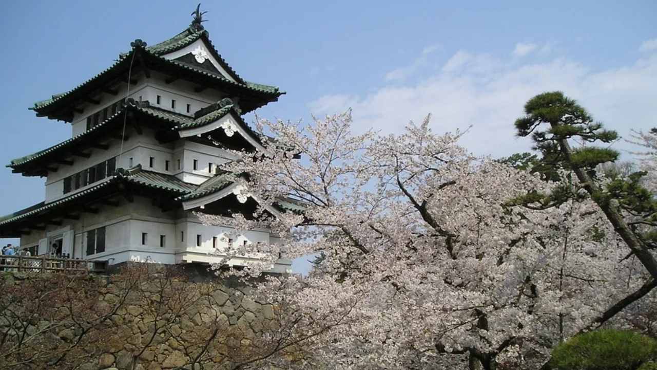 Japanese Castle Keep Relocated Using Traditional Methods in Historic Engineering Feat