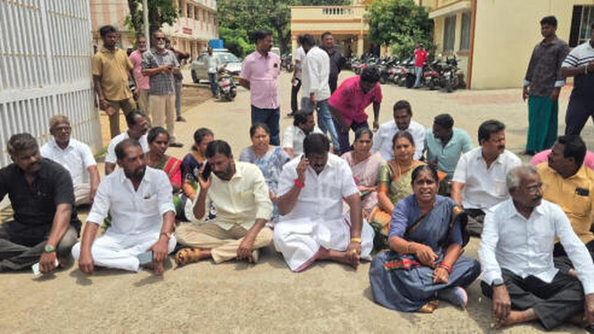 Cuddalore Mayor, DMK Councillors Challenge Corporation Commissioner
