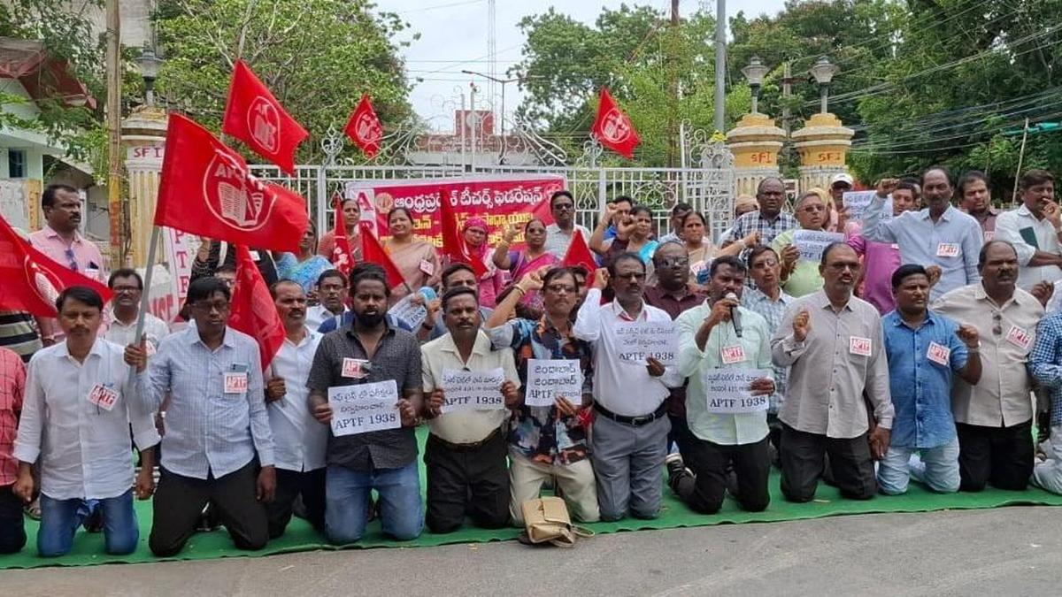 आंध्र प्रदेश में शिक्षकों का विरोध, टीईटी परीक्षा से छूट की मांग