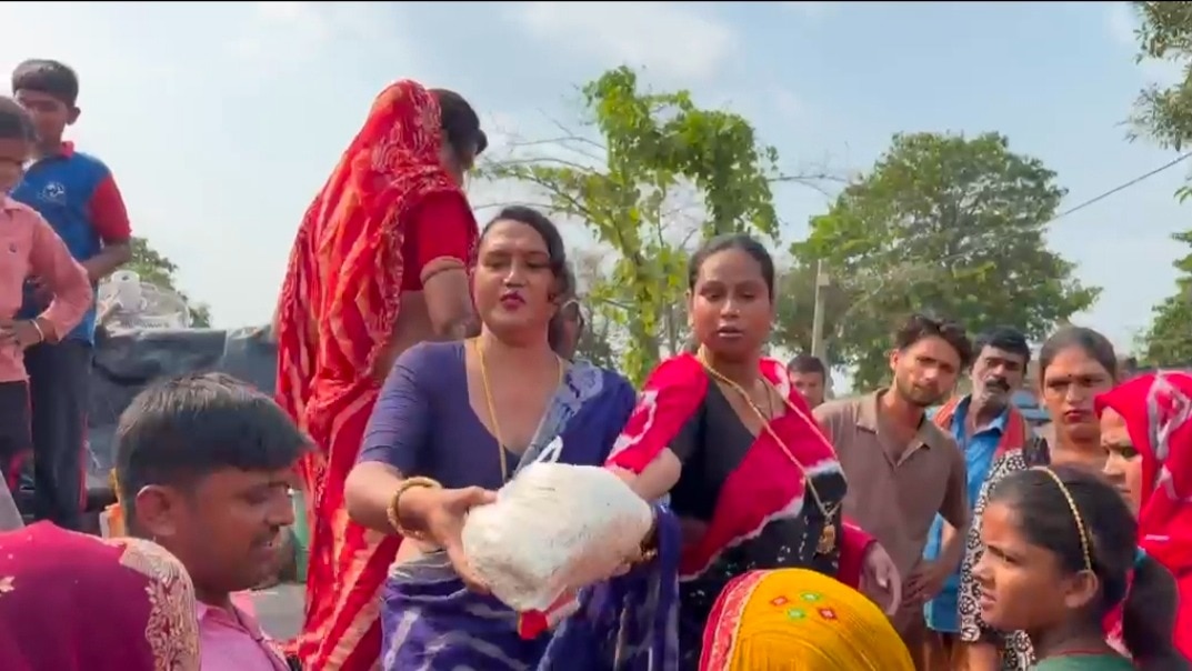 Transgender community extends relief efforts to flood-affected families in Bihar