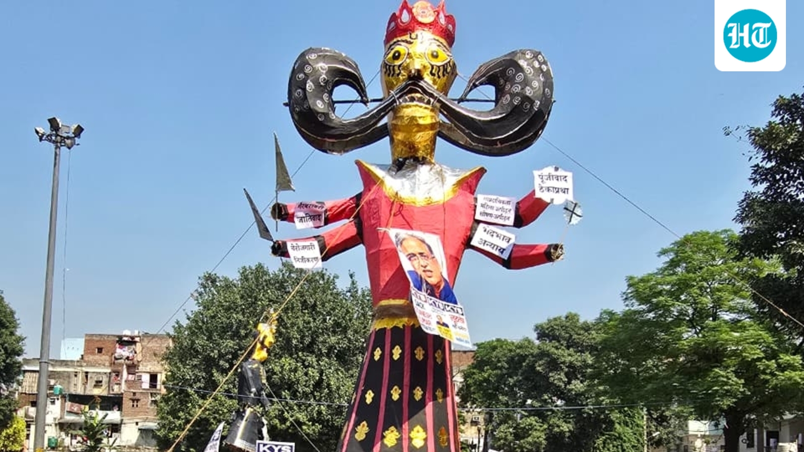 दिल्ली के मॉडल टाउन पार्क में छात्रों का प्रदर्शन, ज्ञानेश कुमार का पुतला जलाया