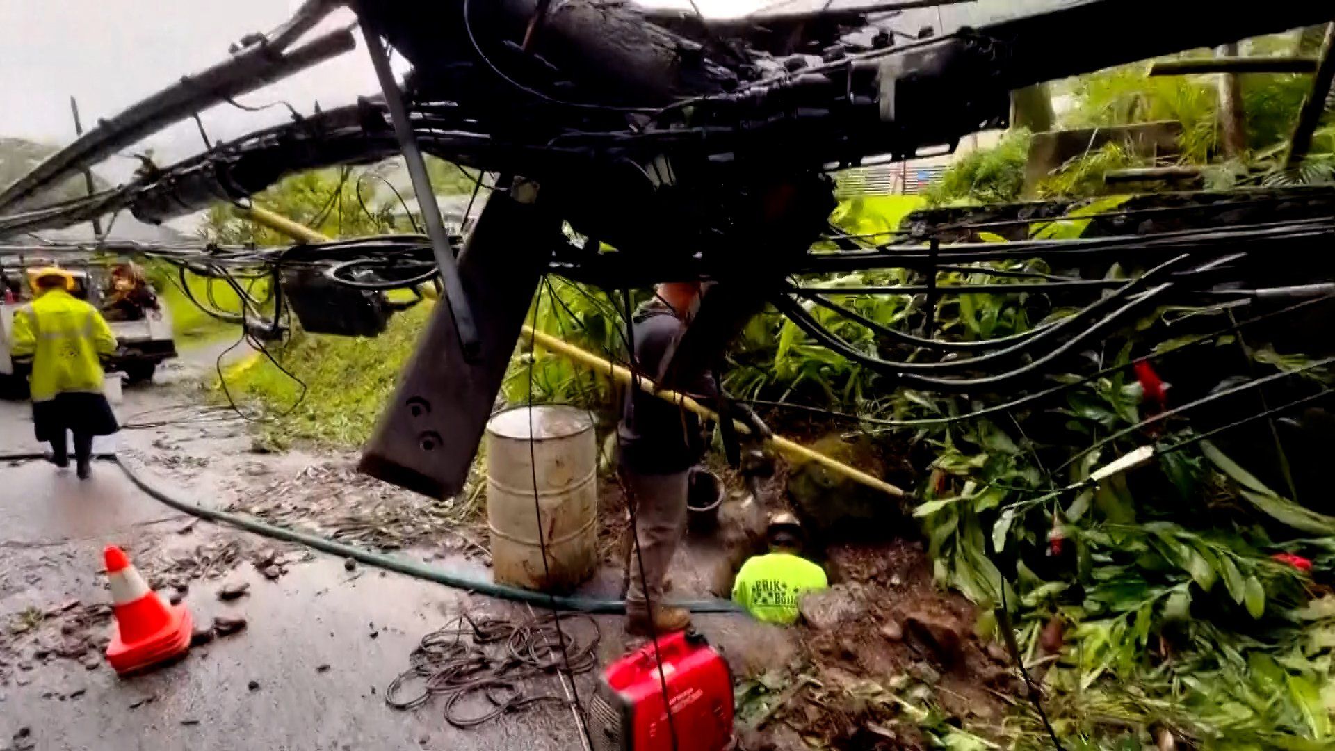 Tropical Storm Lala batters Hawaii with flooding and widespread power outages