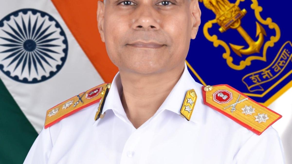 सर्जन रियर एडमिरल जंधियाला श्रीधर ने कमांड मेडिकल ऑफिसर का पदभार संभाला