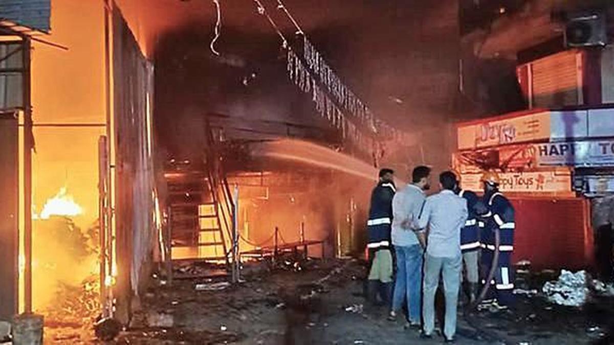 ब्रॉडवे में अग्निशमन बुनियादी ढांचे के लिए लंबी प्रतीक्षा जारी है