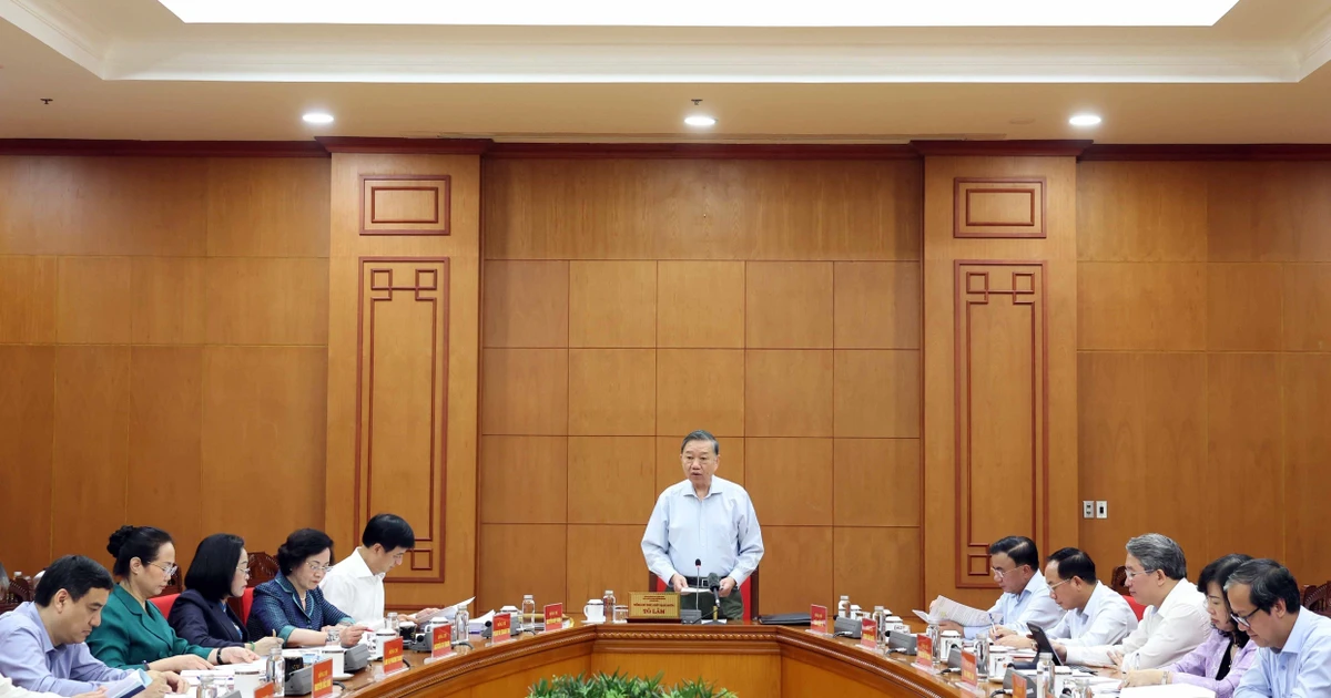 Vietnam's top leader prioritizes sports development as key to national strength