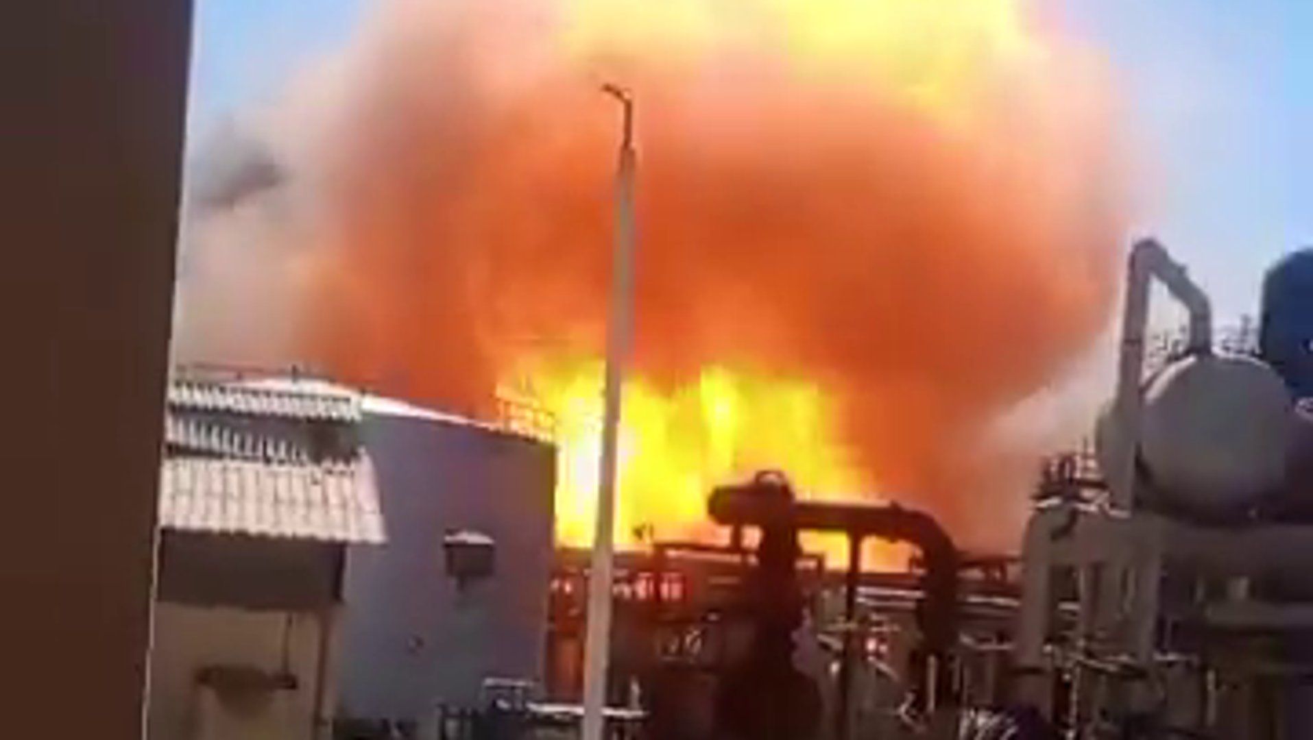 Blast forces shutdown of Venezuela's second-largest oil refinery