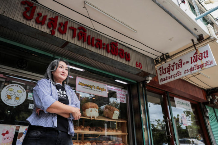 ร้านค้าขายปืนในกรุงเทพปรับตัว เปลี่ยนไปขายสินค้าอื่นเพื่อรอดพ้นวิกฤต
