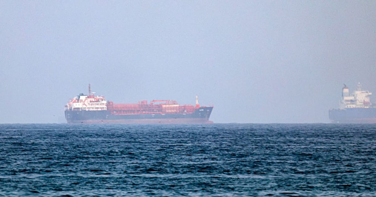 Iran dan Oman Lancarkan Koridor Sementara di Selat Hormuz