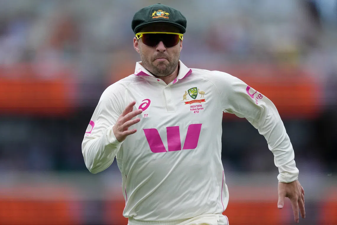 Inglis sidelined as Australia faces South Africa without injured wicketkeeper
