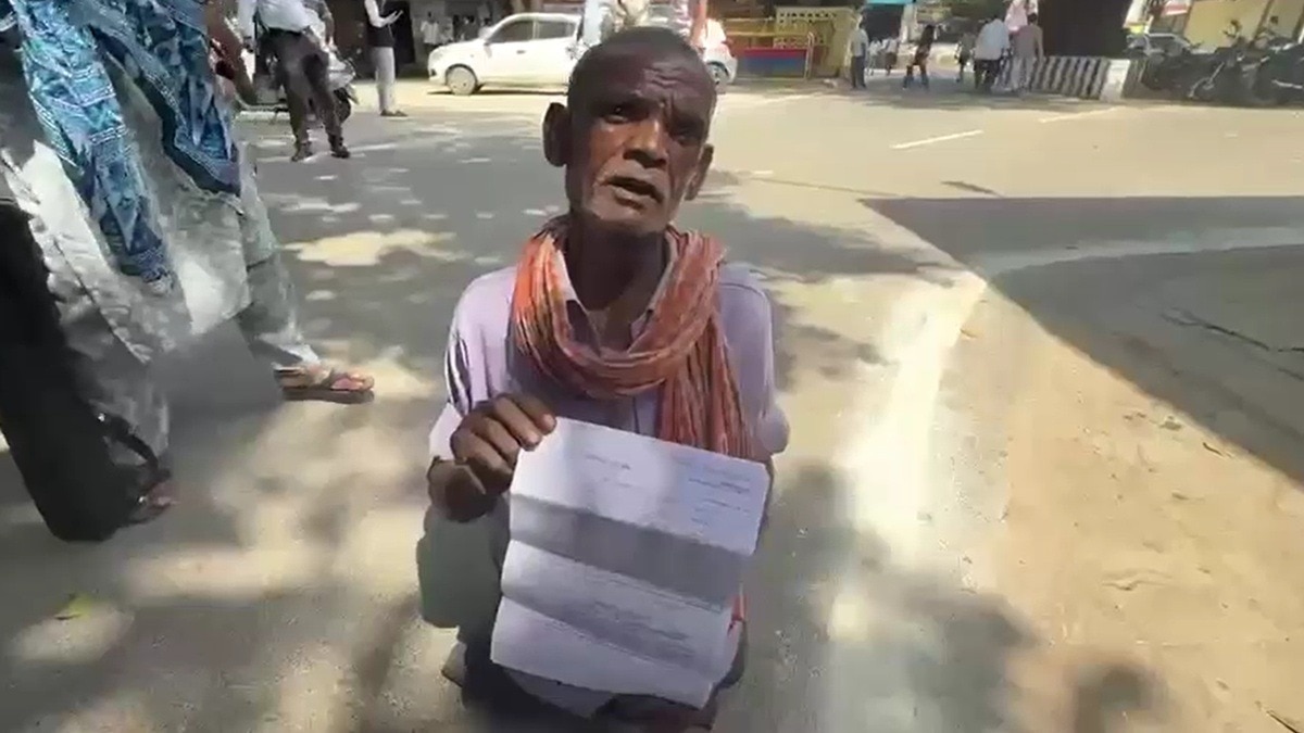 Disabled man appeals to district magistrate over delayed ration card, pension