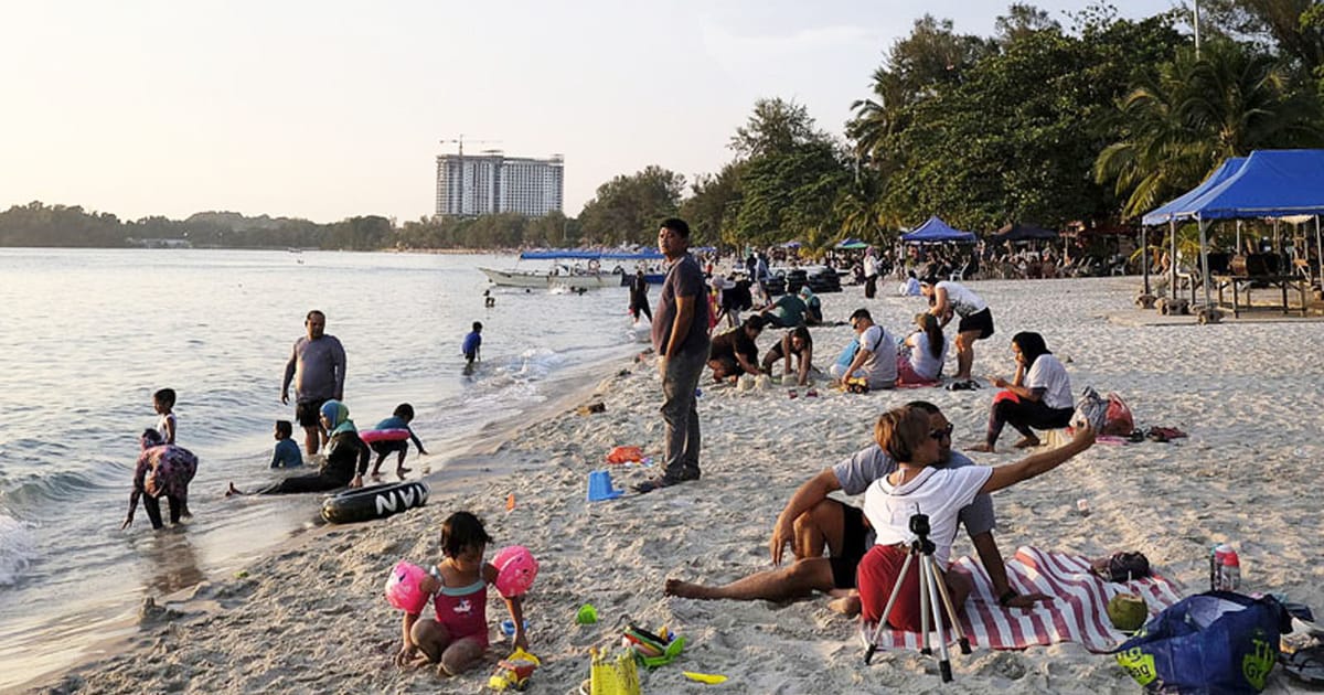 Ad hoc public holidays: Weighing economic costs against political gains