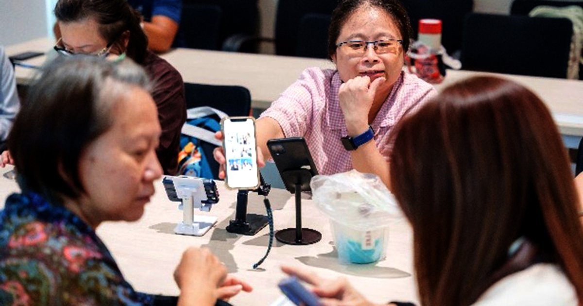 Singapore PA launches affordable AI courses targeting everyday users