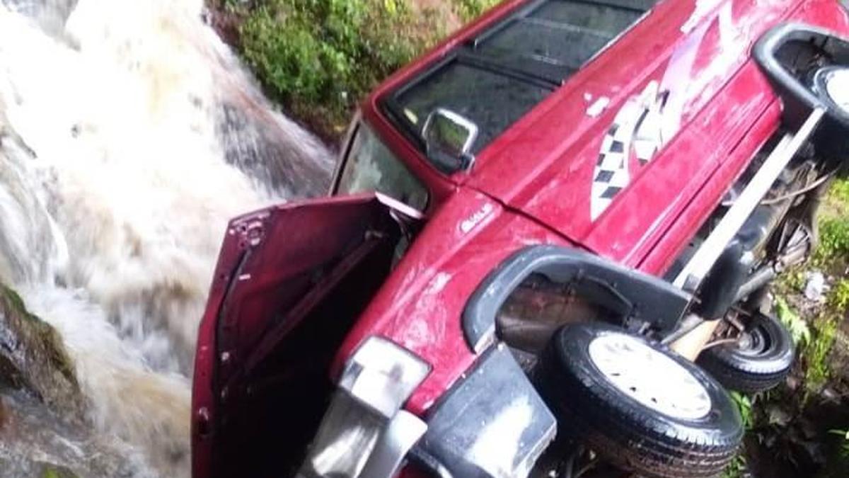 One dead after off-road vehicle crashes into gorge in Kozhikode