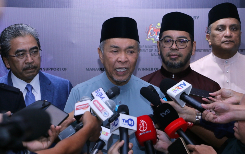 Zahid: Pahami Perlembagaan sebelum tuduh tindakan 'derhaka' atau 'tidak hormat'