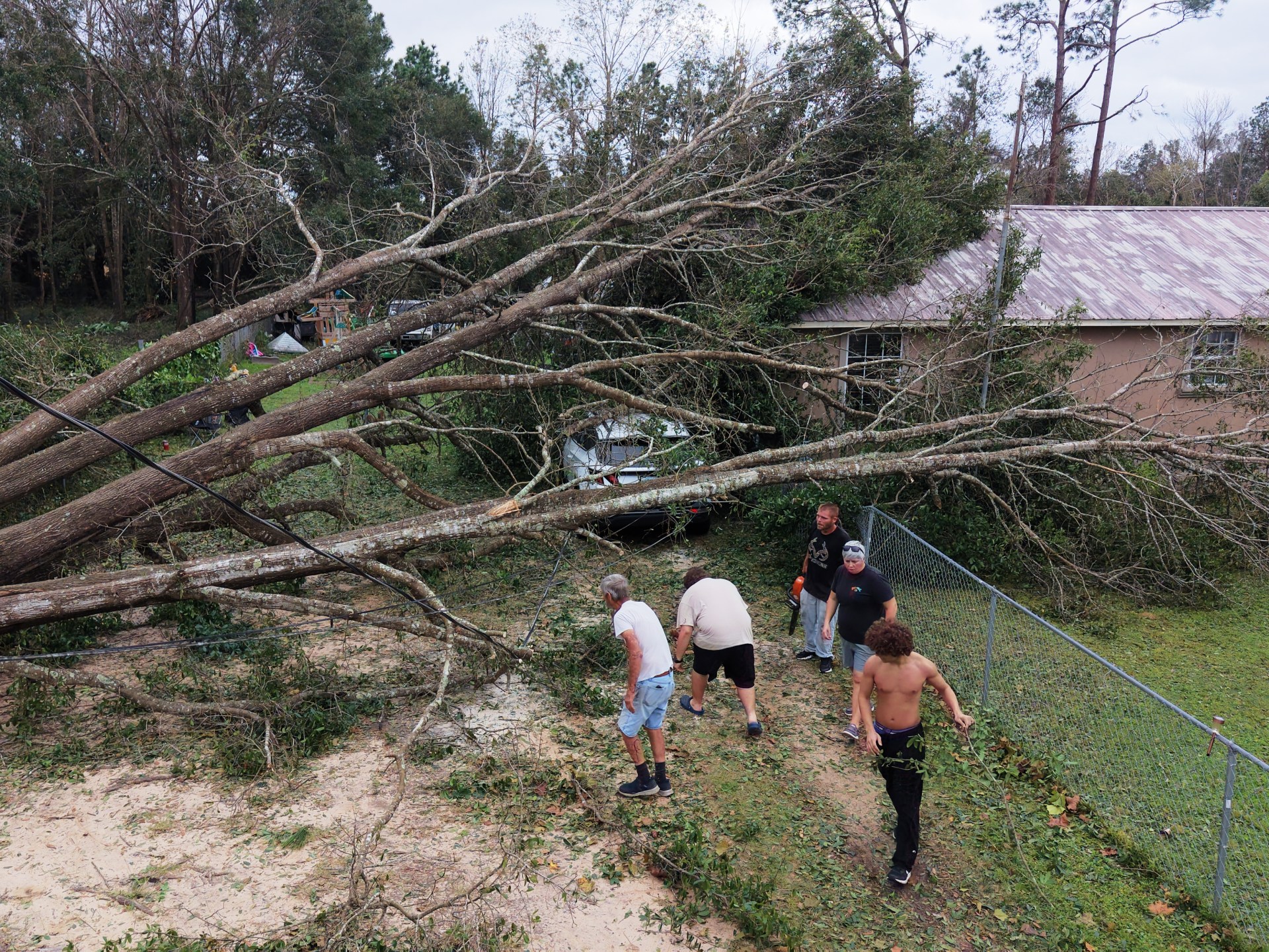 Isaias batters US Gulf Coast, leaving hundreds of thousands without power