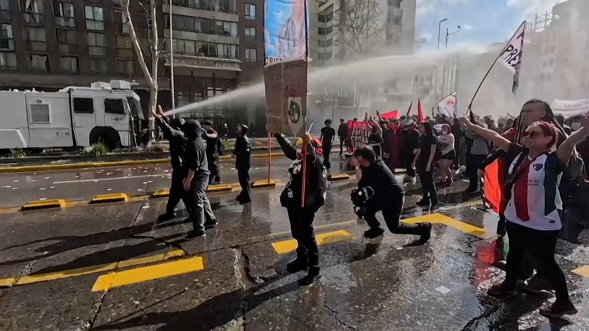 Clashes erupt as protesters target far-right Madrid Forum gathering in Chile
