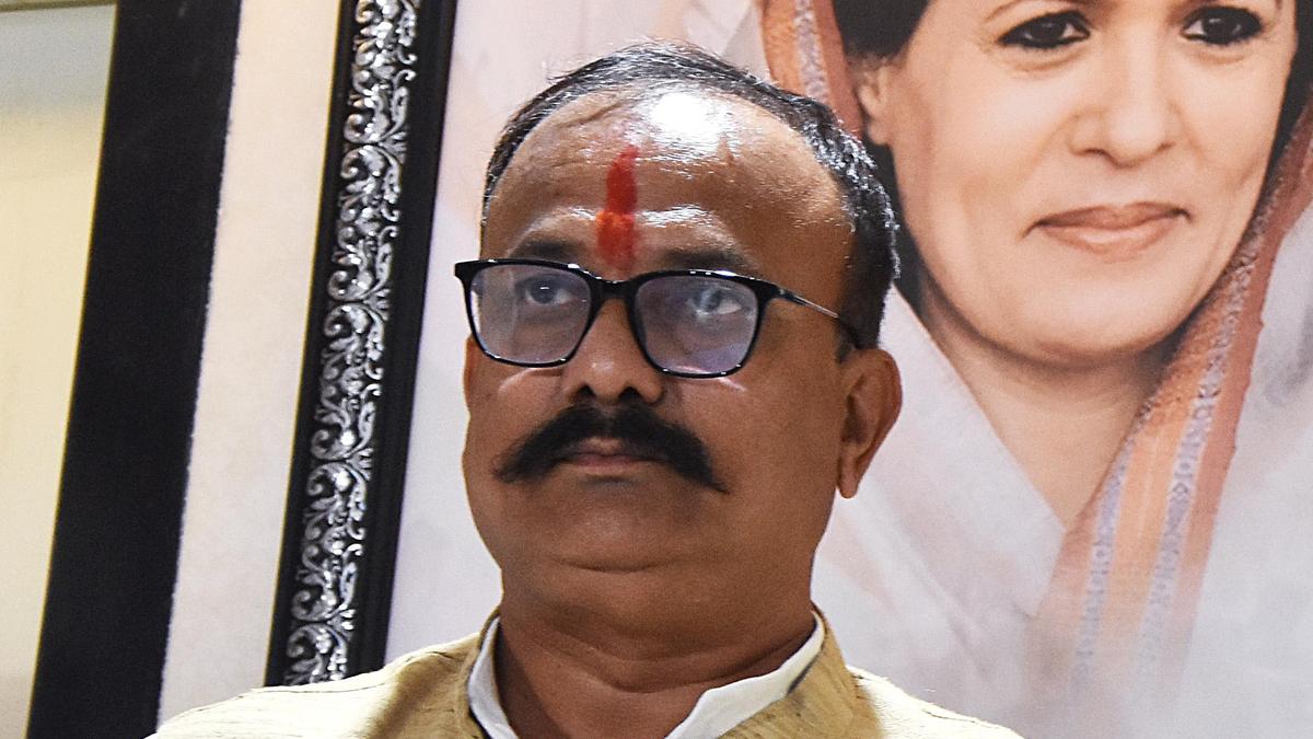 Congress alleges detention of tribal students en route to Mumbai protest