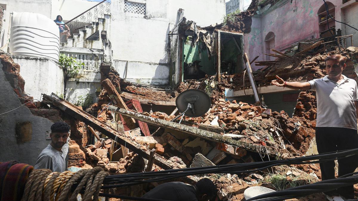 Heavy downpour disrupts life in Jammu; house collapses