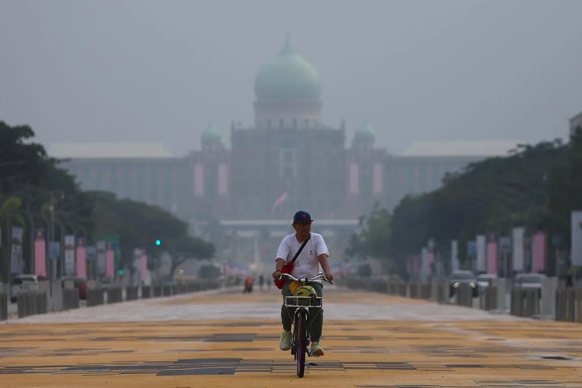 Unhealthy haze blankets 30 Malaysian areas as air quality deteriorates