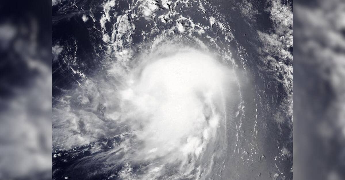 Japan mobilizes ahead of Typhoon Dujuan's Pacific landfall