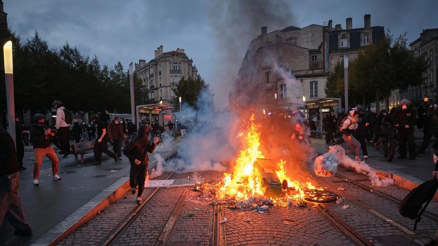 Nearly 1,000 arrested as French protests turn violent overnight