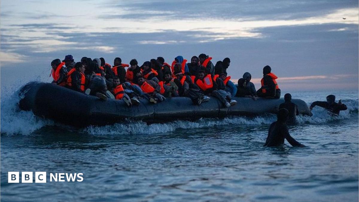 UK and France end controversial migrant transfer agreement
