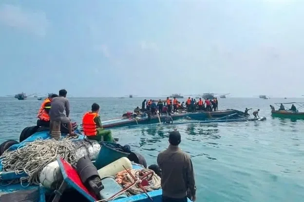 One missing after fishing vessel capsizes off Vietnamese island
