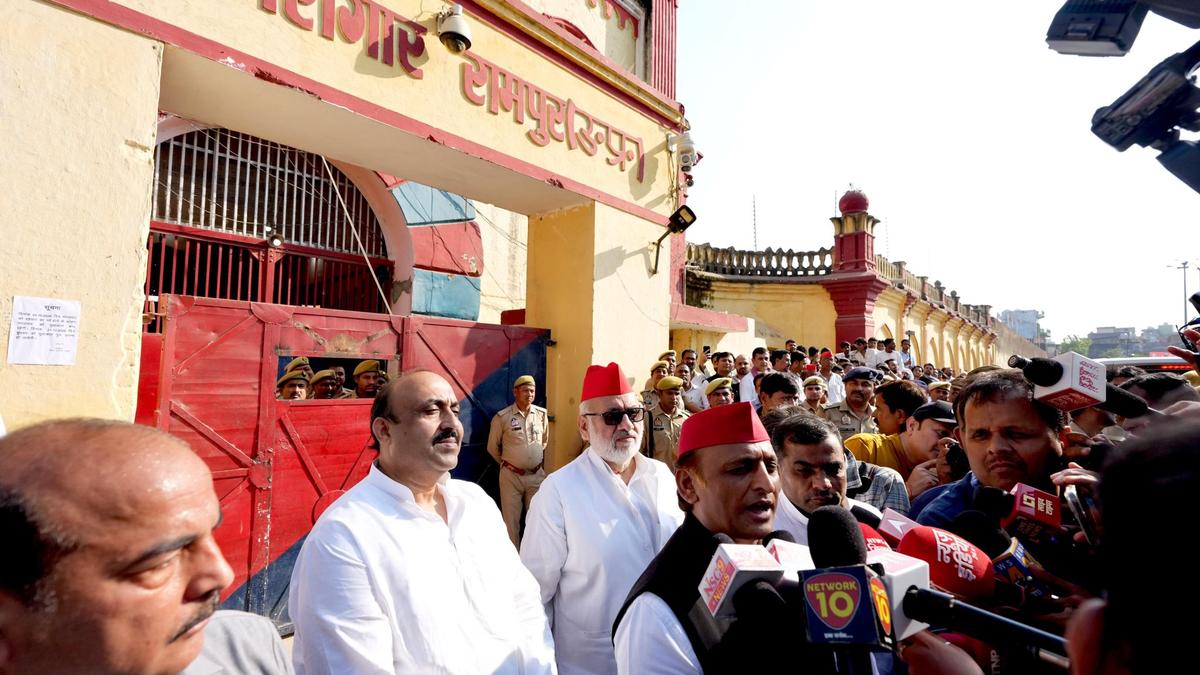 Akhilesh Yadav visits jailed Azam Khan, attacks BJP tactics