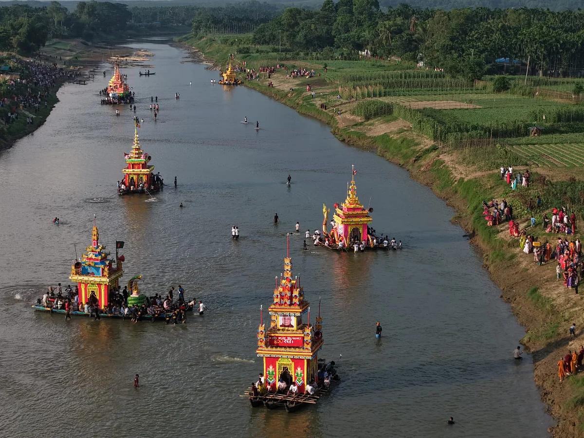 Traditional Bakkhali River boats face uncertain future amid changing waters