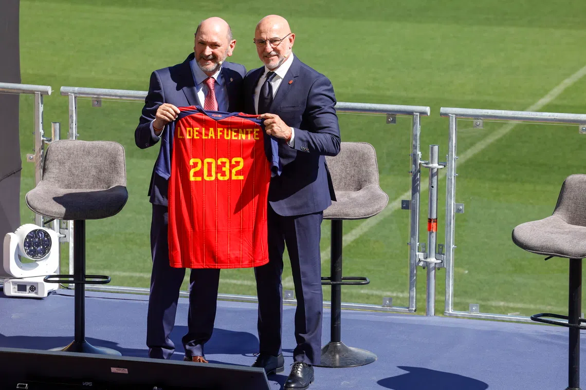 Spain extends Luis de la Fuente's contract through 2032