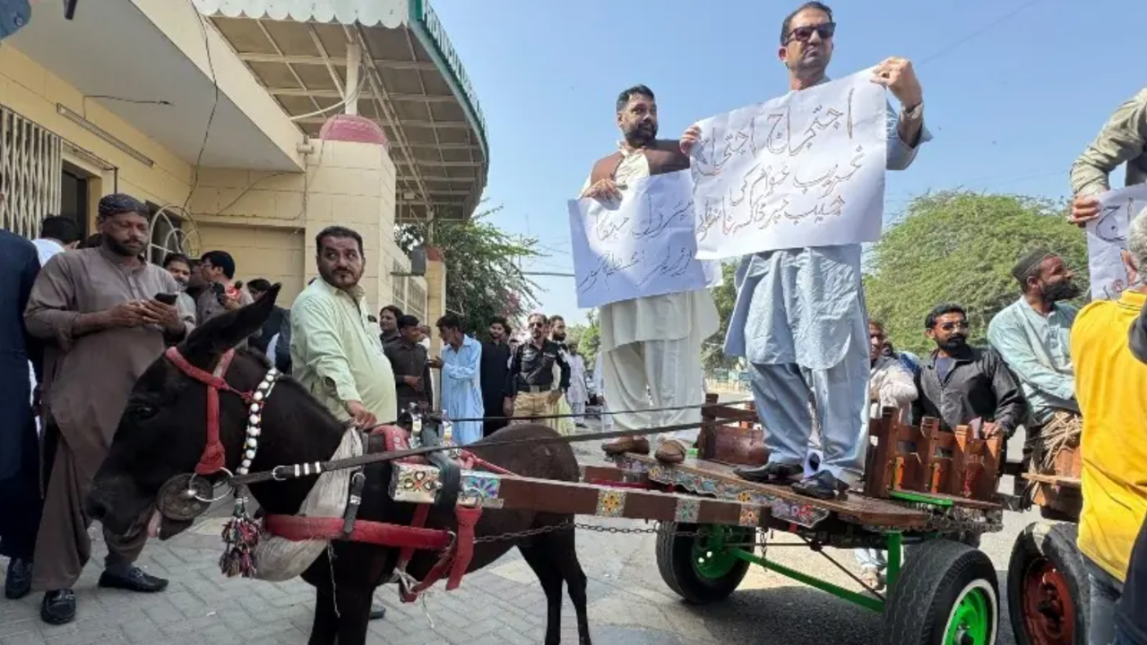 Pakistan opposition protests fuel crisis with symbolic donkey cart ride