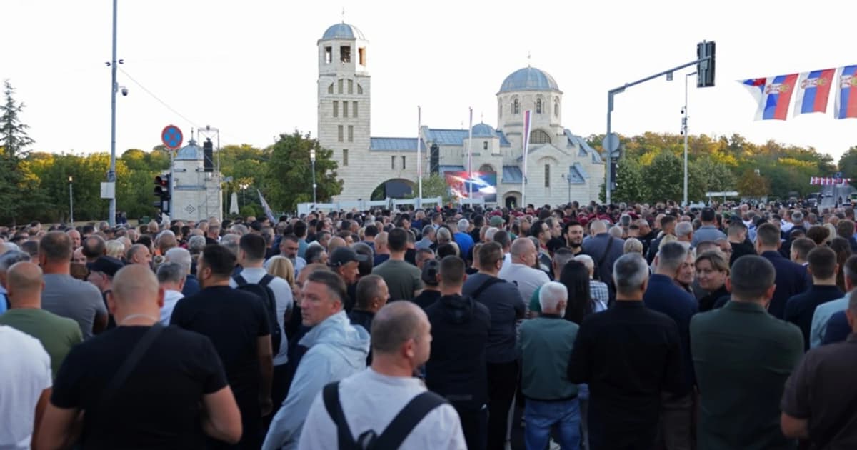 Ribuan Berkumpul di Belgrade untuk Pengebumian Jeneral Perang Mladic