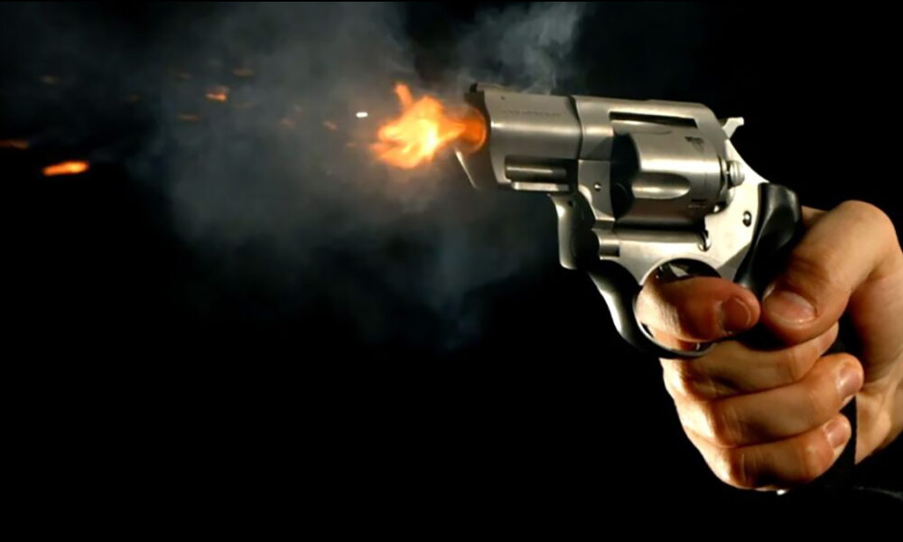Underworld suspect shot and wounded during police raid in Induruwa