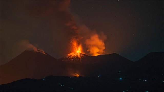 American tourist killed by lightning strike on Mount Etna