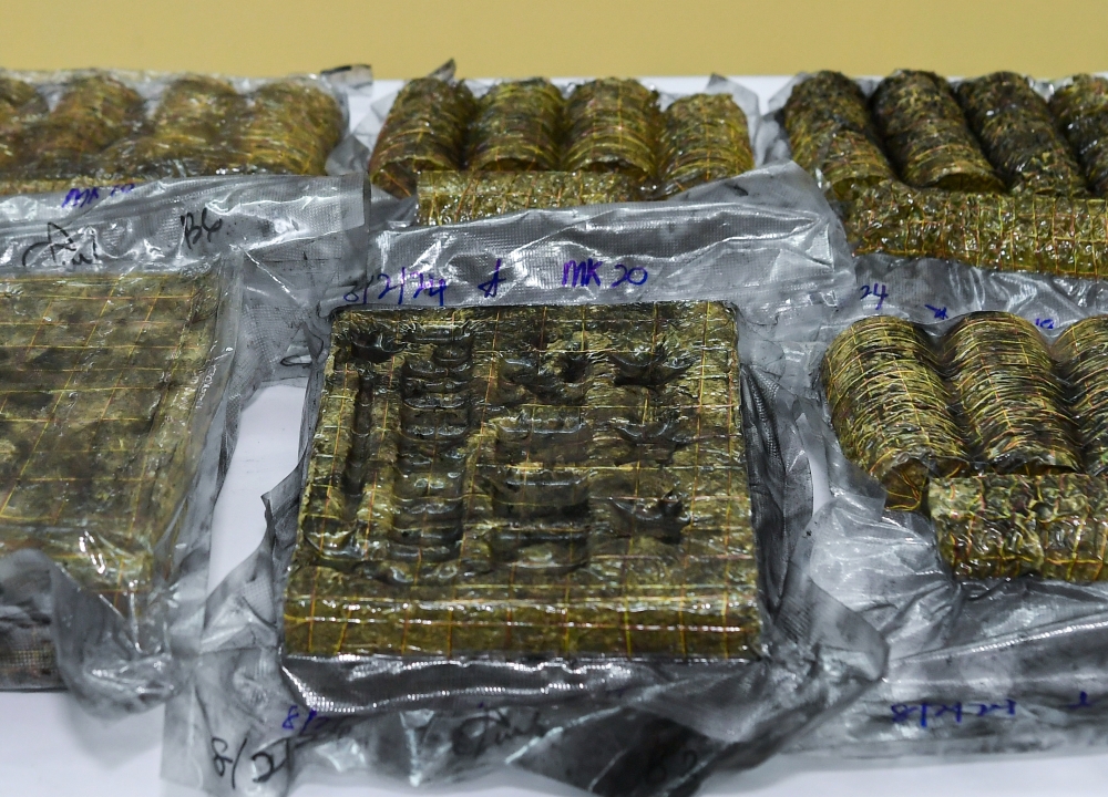 Pemandu MPV melarikan diri tinggalkan ganja bernilai RM6 juta di Kedah
