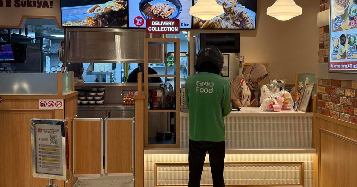 Delivery riders weigh health risks as Southeast Asian haze intensifies
