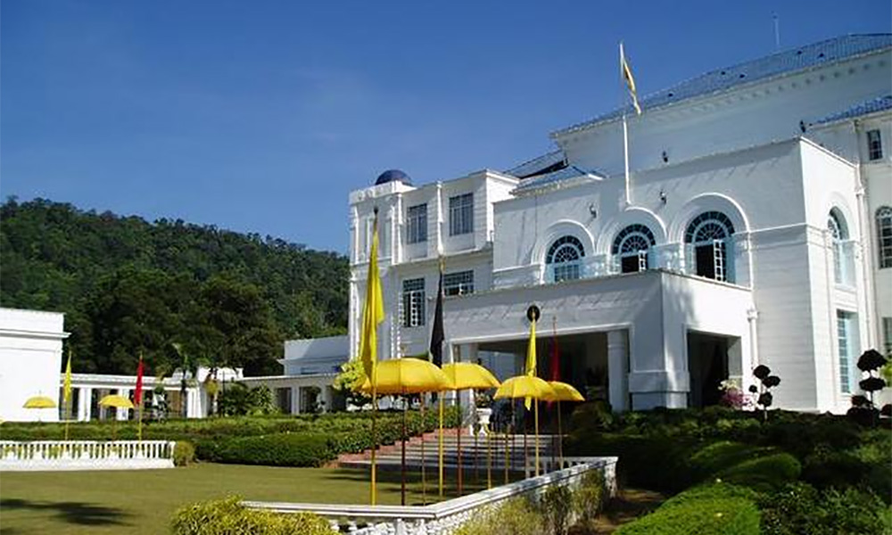 Political tension simmers in Negeri Sembilan as PM meets Sultan