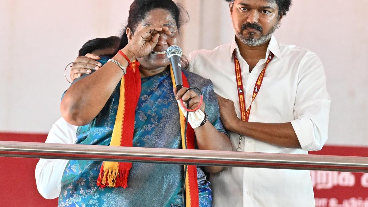 TVK को AIADMK का प्राकृतिक उत्तराधिकारी बताते हैं विजय