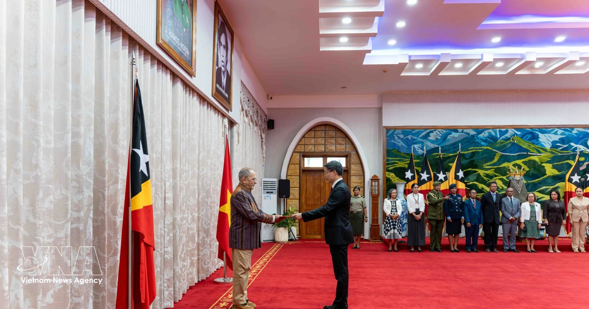 Đại sứ thường trú đầu tiên của Việt Nam tại Timor-Leste trình quốc書