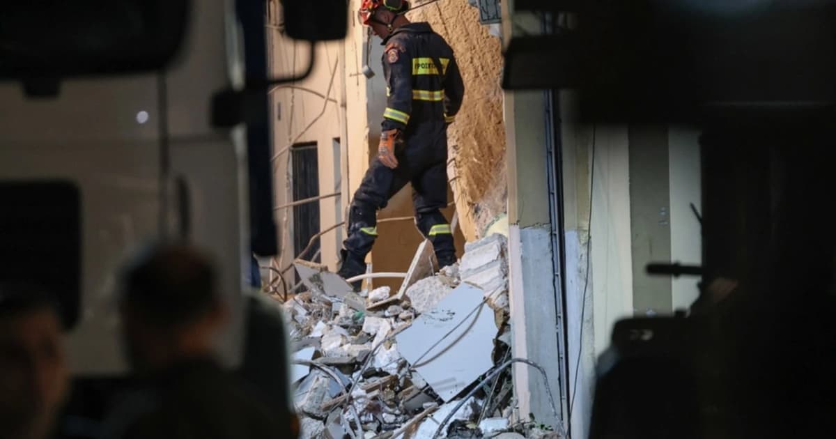 Building explosion in Athens kills one, leaves five missing