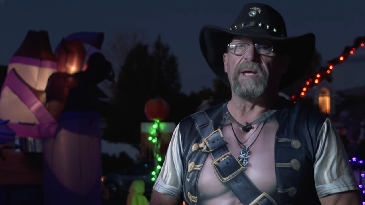 American resident transforms home into charity haunted house attraction